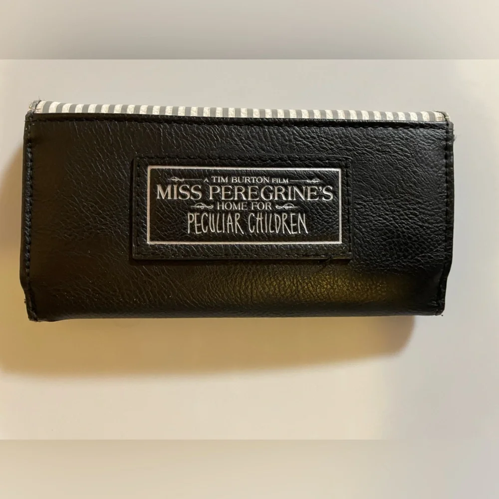 Hot Topic Black and White Clutch - Picture 2 of 4